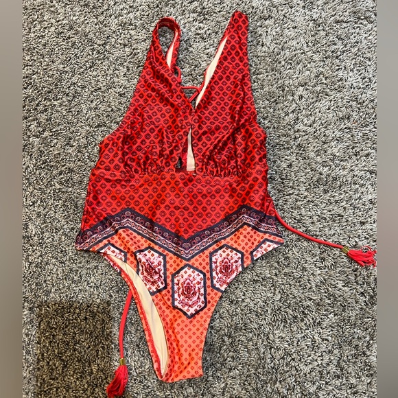 One piece bathing suit from Nordstroms - Picture 2 of 4